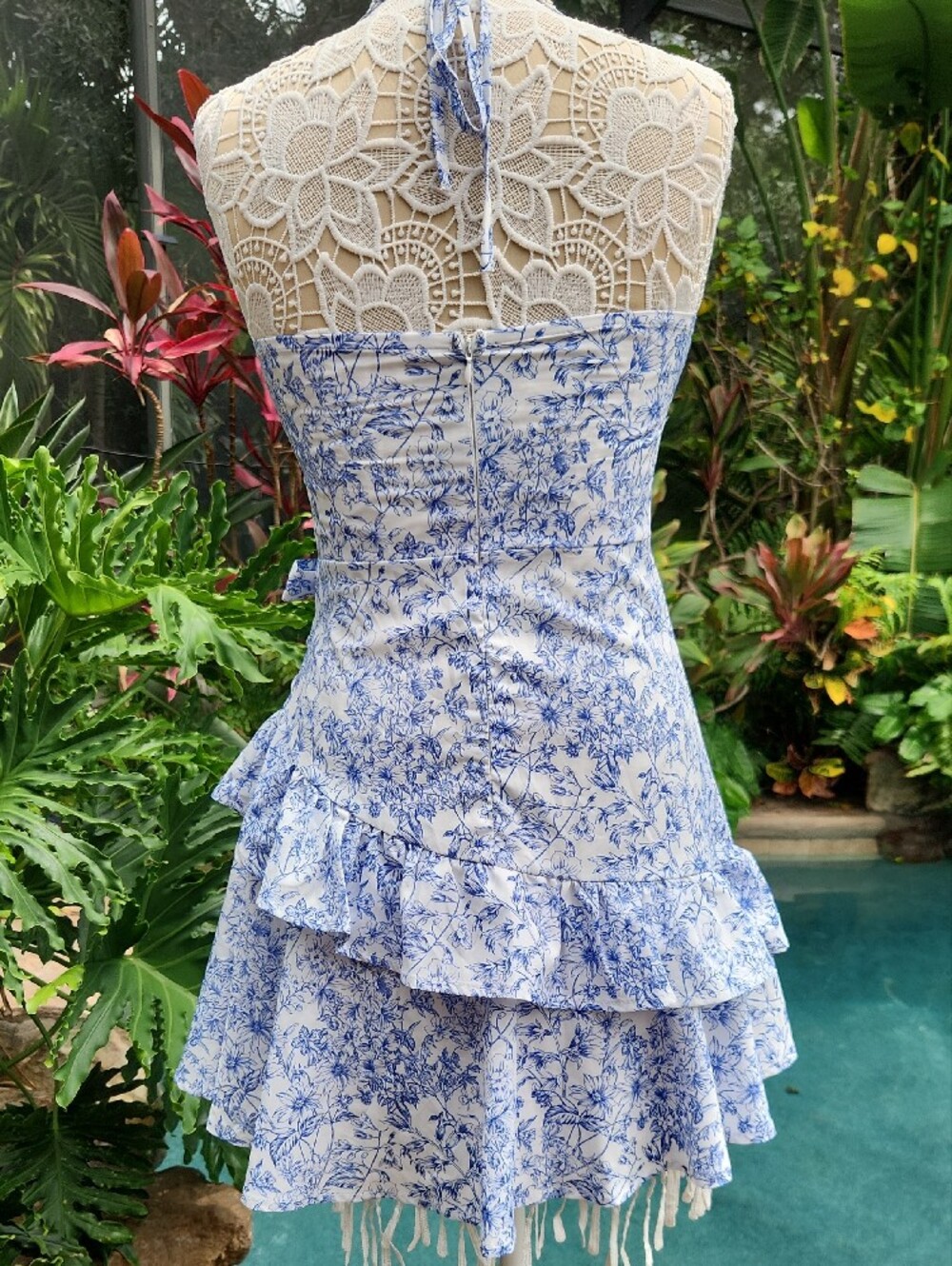 Perfect Summer Dress! Blue & White Floral Halter Mini Dress - Picture 4 of 7